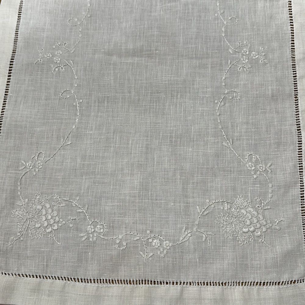 SET OF FOUR, 2 NAPKINS 2 PLACEMATS. - Picture 5 of 10